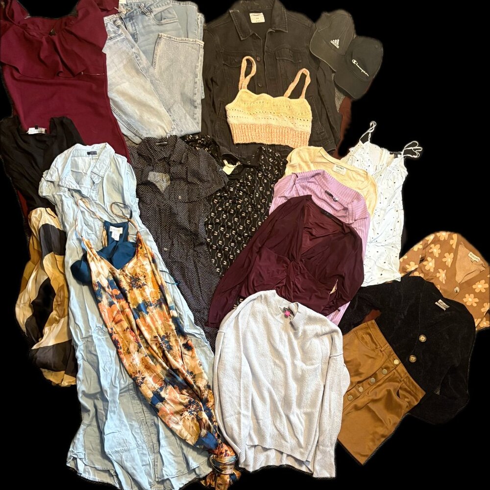 Huge Clothing Bundle Women's 22 Items Clearing Out Closet